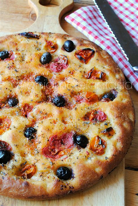 Focaccia Barese Con Pomodorini E Olive