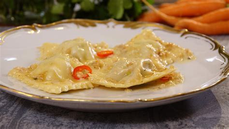 Rezept Zweierlei Ravioli mit Karotten und Erbsen Minzefüllung und