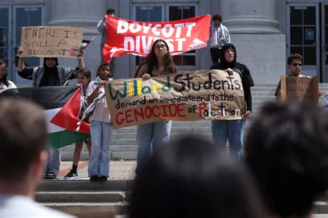 Manifestantes Pro Palestina En La Universidad De California Berkeley