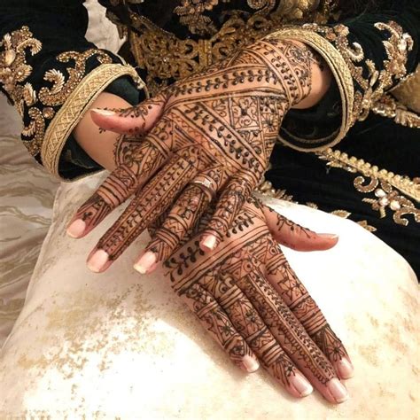 𝑇𝐻𝐸 𝑄𝑈𝐸𝐸𝑁 𝐻𝐸𝑁𝑁E ℬ𝓎 𝒜𝓌𝓇𝒶𝓂 on Instagram Henné traditionnel mariée