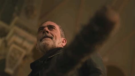 Jeffrey Dean Morgan S Negan Brings Lucille Back To Bat In Twd Dead City Season 2 Trailer