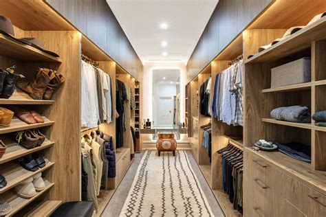 Contemporary Walk In Closet Designs That Maximize Space And Style