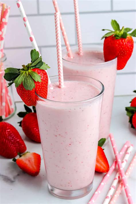 Strawberry Smoothie - only 3 ingredients! • Food Folks and Fun