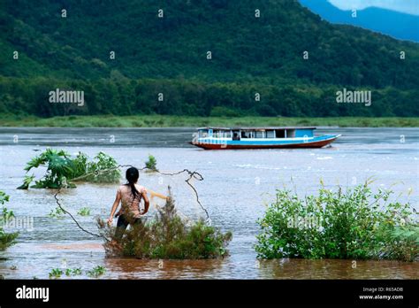 Laos girl fishing hi-res stock photography and images - Alamy