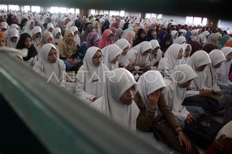 DOA BERSAMA JELANG UJIAN NASIONAL ANTARA Foto