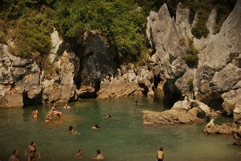 La Playa De Gulpiyuri Una Playa Interior En Asturias Meridiano