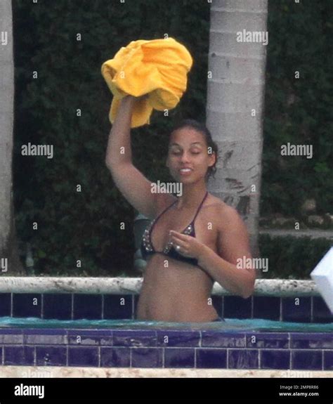 Alicia Keys Shows Off Her Post Baby Bikini Body During A Poolside Break