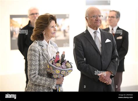 El Rey Carl Xvi Gustaf Y La Reina Silvia De Suecia En El Museo Blekinge