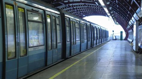 Metro de Santiago anunció cierre preventivo de varias estaciones por