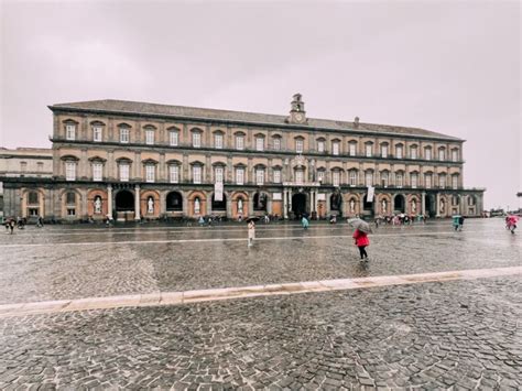 Facciata Palazzo Reale Di Napoli Liberamente Traveller