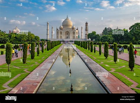 Taj Mahal Hi Res Stock Photography And Images Alamy