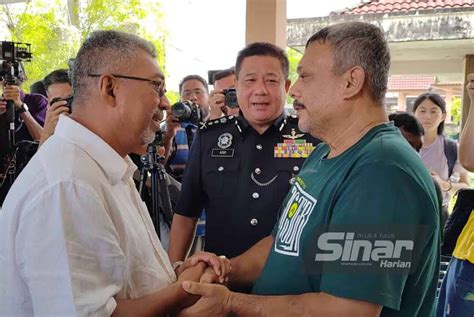 Video Keluarga Tenang Selepas Dsp Mohd Nazri Dihadap Ke Muka Pengadilan