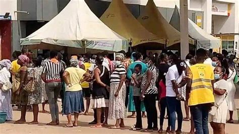 Sim Card Re Registration Customers Storm Telcos Offices To Meet