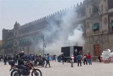 Video Normalistas Lanzan Petardos A Palacio Nacional