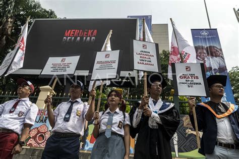 Aksi Revolusi Pendidikan Nasional Antara Foto