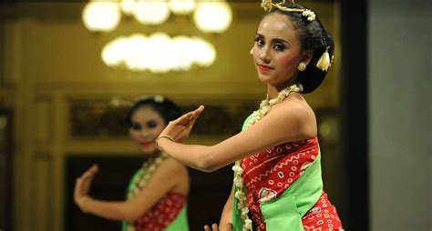 Tari Gambyong Tarian Elok Khas Perempuan Jawa Tengah