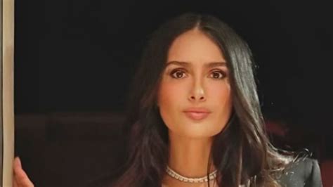 Salma Hayek Irradia Juventud Con Bikini Azul Estampado Mientras Su Familia Le Arruina La