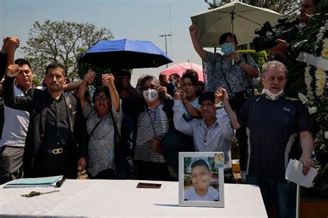 V Ctimas Exigen Justicia A A Os Del Desplome En L Nea Del Metro De