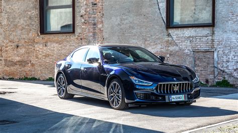 2021 Maserati Ghibli SQ4 GranLusso Front Three Quarter Caricos