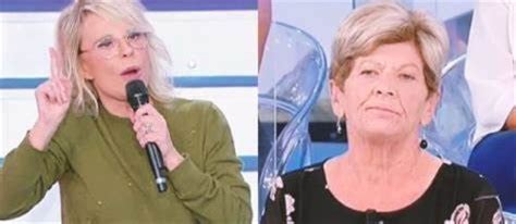 Uomini E Donne Pinuccia E Il Suo Nuovo Brano Maria De Filippi Blocca