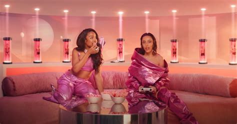 Doja Cat And Szas Kiss Me More Enters Top 15 At Pop Radio Billie