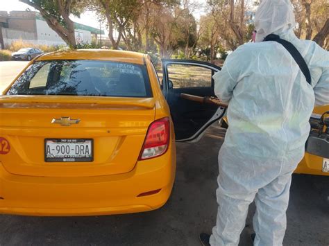 Salud de Torreón sanitiza 84 taxis y paraderos de autobuses