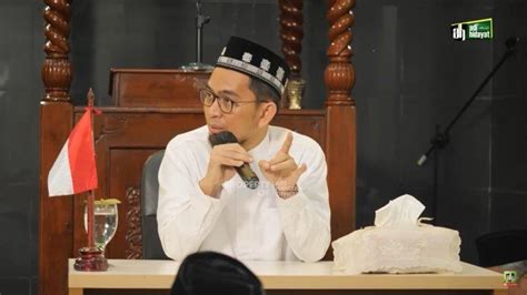 Ustadz Adi Hidayat Jelaskan Cara Membuktikan Iman Kepada Allah Swt