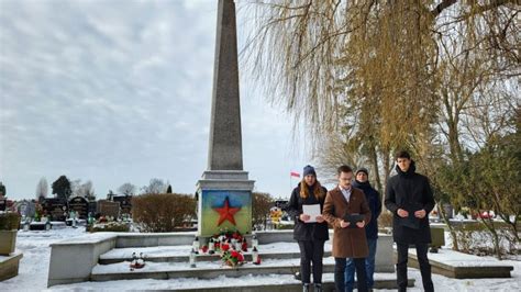 Chcą usunięcia pomnika z czerwoną gwiazdą