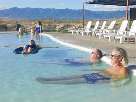 Desert Reef Hot Springs - Colorado Hot Springs Travel Guide