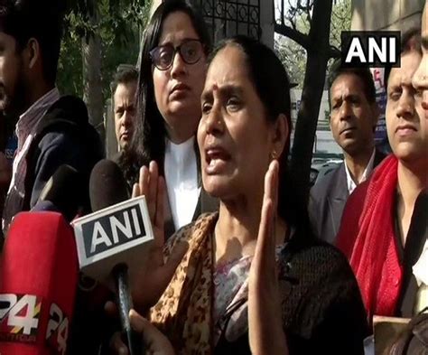 ‘losing Hope Nirbhayas Mother Protests Outside Court As Convicts