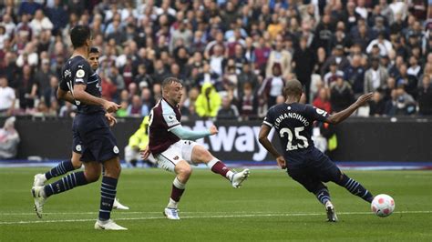 West Ham 2 Man City 2: Mahrez penalty miss blows chance to put City on ...