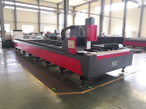 Raycus W Kw Exchange Table Fiber Metal Laser Cutting Machines For