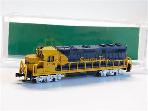 N Scale Bachmann Santa Fe Gp 40 Diesel Locomotive Train 3500 Ebay