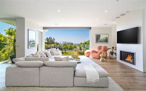 Inside Harry Styles Former Home In Los Angeles Homes Gardens