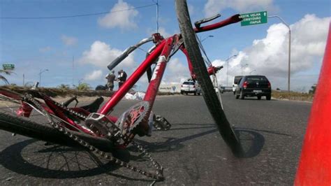 Ciclista Fica Ferido Em Acidente Na Avenida Paralela Bahia No Ar