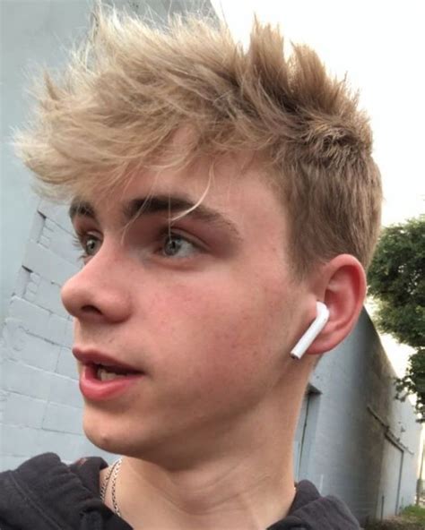 Pin En Corbyn Besson