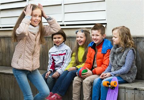 16 Pistas para Encontrar un Regalo Escondido en Casa para Adultos y Niños