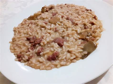 Risotto Autunnale Al Vino Rosso Con Salsiccia E Funghi