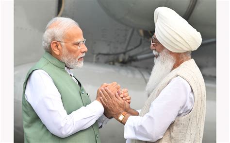 Prime Minister Narendra Modi Meeting Baba Gurinder Singh Dhillon During