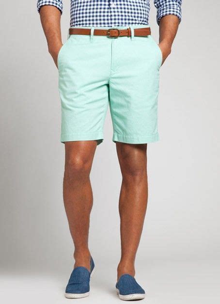 What Color Shirt Goes With Mint Green Shorts