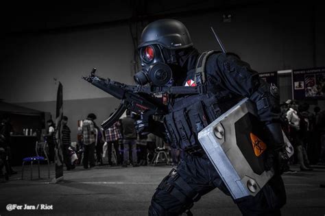 Hunk - Umbrella Corporation - Resident Evil cosplay | Videojuegos ...