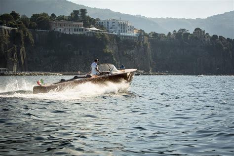 Sorrente Expérience Dolce Vita sur le bateau Riva à Capri