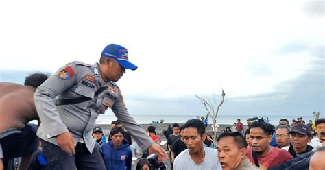 Satu Keluarga Terseret Ombak Di Pantai Tanjung Menangis 1 Meninggal