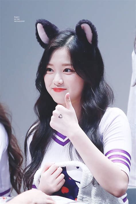 Loona Hyunjin Kpop Girl Groups Korean Girl Groups Kpop Girls Yellow