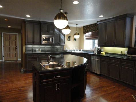 25 Traditional Dark Kitchen Cabinets Godfather Style Hackordiy