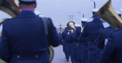 Pogrzeb Daniela Uczy Skiego Policjanta Zastrzelonego We Wroc Awiu F