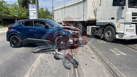 Accident Rutier La Ia I Dou Autoturisme Au Intrat N Coliziune Foto