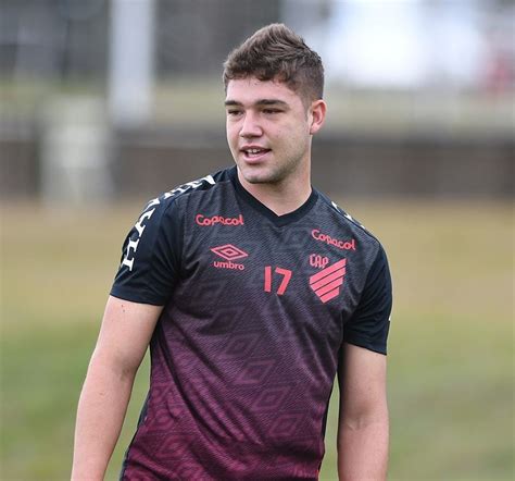 Athletico faz acordo e São Paulo fica 20 do atacante Guilherme