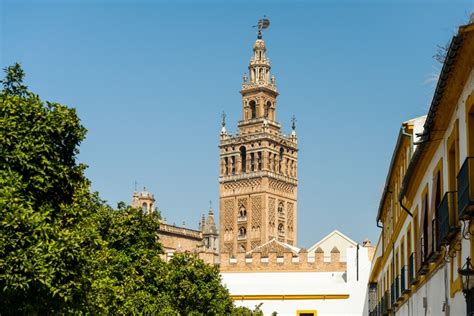 La Giralda la historia del campanario más emblemático de Sevilla