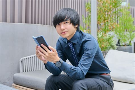 「youtubeでもリアルな授業に近づけたい」 ヨビノリたくみに聞く、“折りたたみスマホ”だからできる新しい学習法｜real Sound